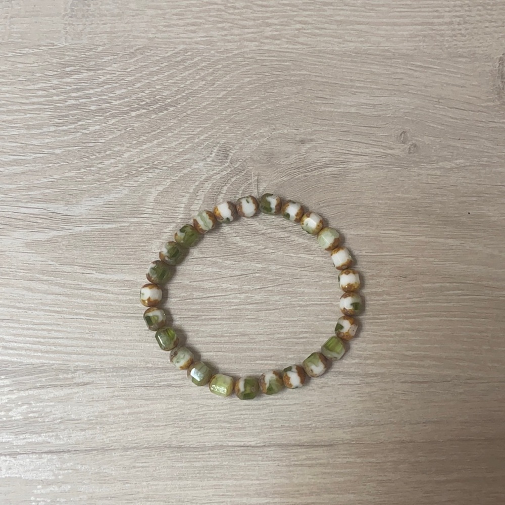 Women’s beaded bracelet